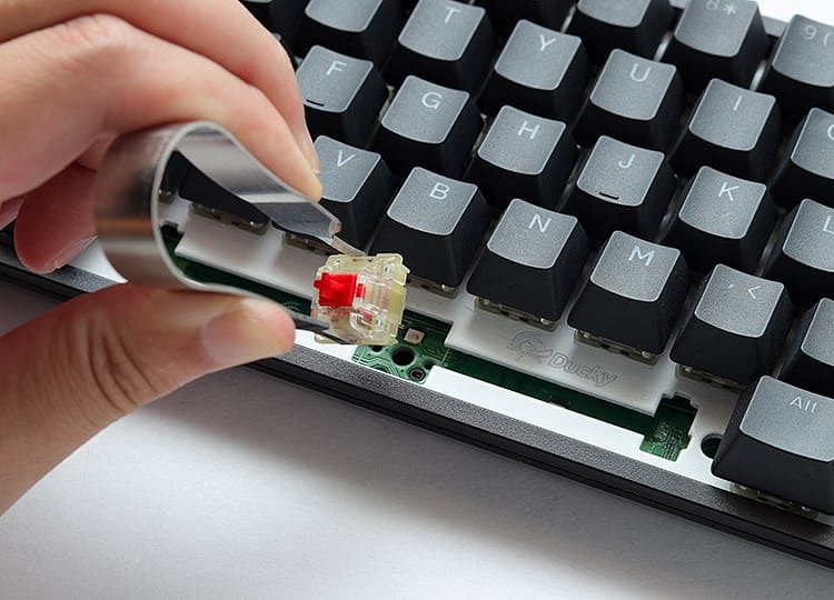 Interruptores Hot-Swap del teclado Ducky One 3 RGB