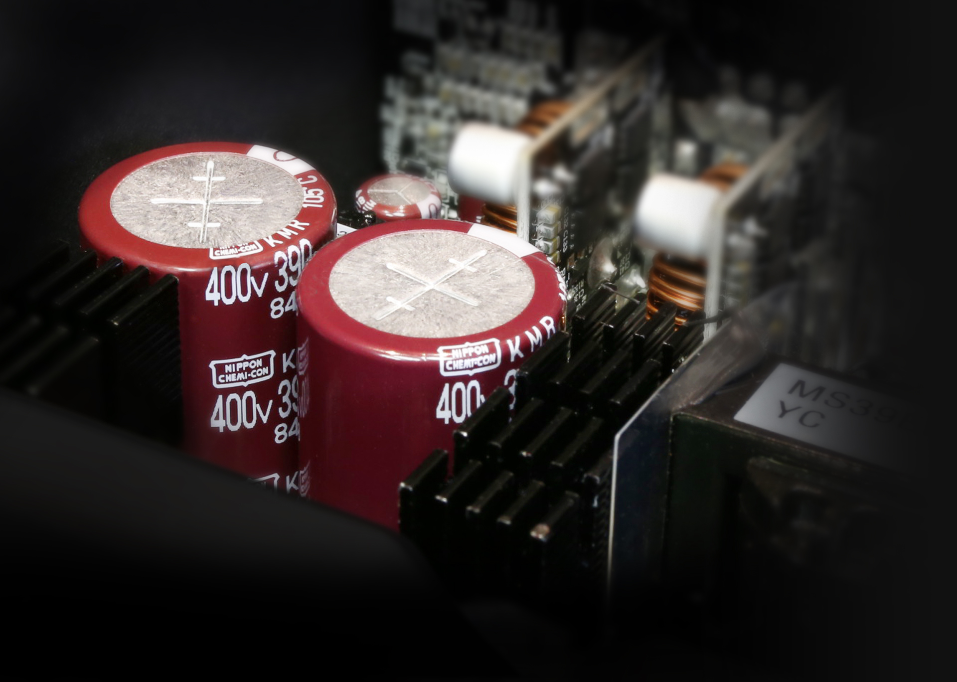 Condensadores Gigabyte AORUS P750W Condensadores Gigabyte AORUS P750W